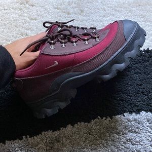 Wmns Lahar Low Canvas Nike